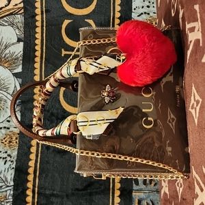 🛍️ GUCCI Shopping Bag Crafted into a Mini Crossbody Tote 🤩